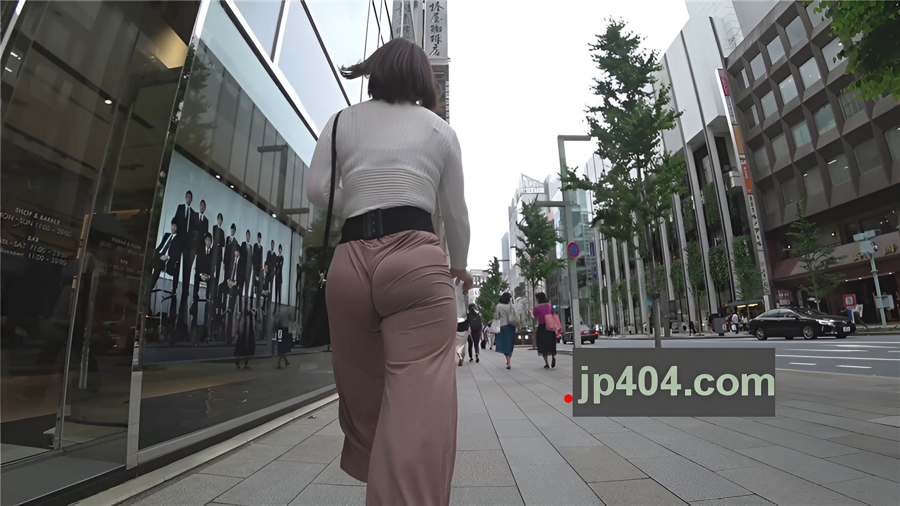 宽松休闲裤丰满OL美眉[1.37G/MP4]