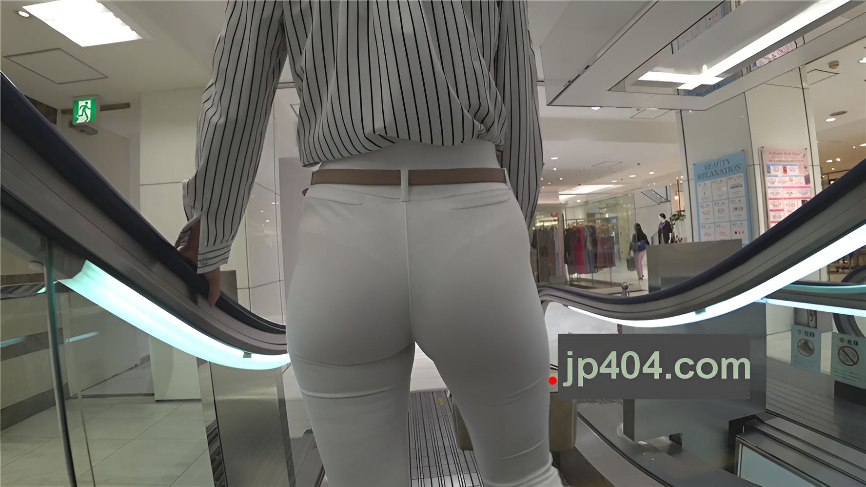 白色紧身裤美眉[1.42G/MP4]