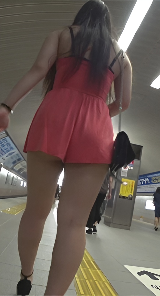 红色连体衣妹子[1.16G/MP4]