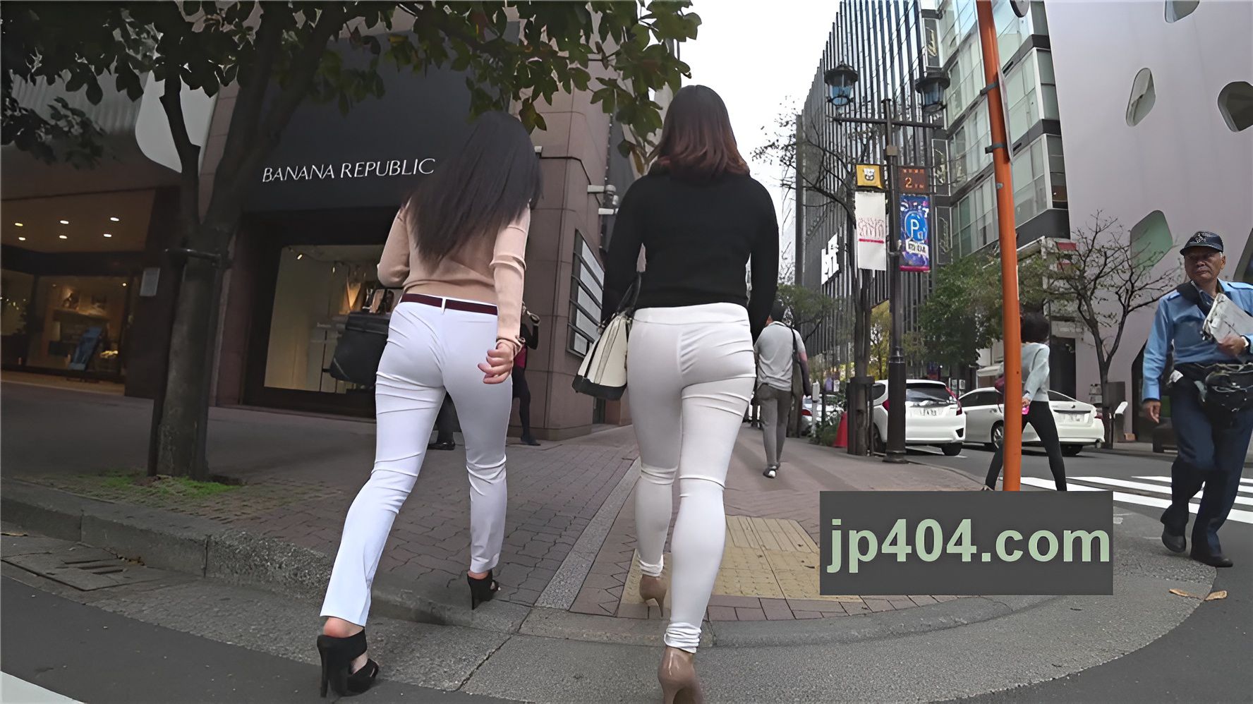 两个白裤紧身OL[1.45G/MP4]