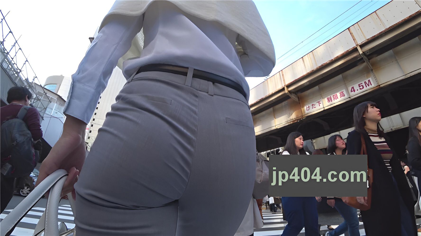 灰色西裤翘屯OL[1.31G/MP4]