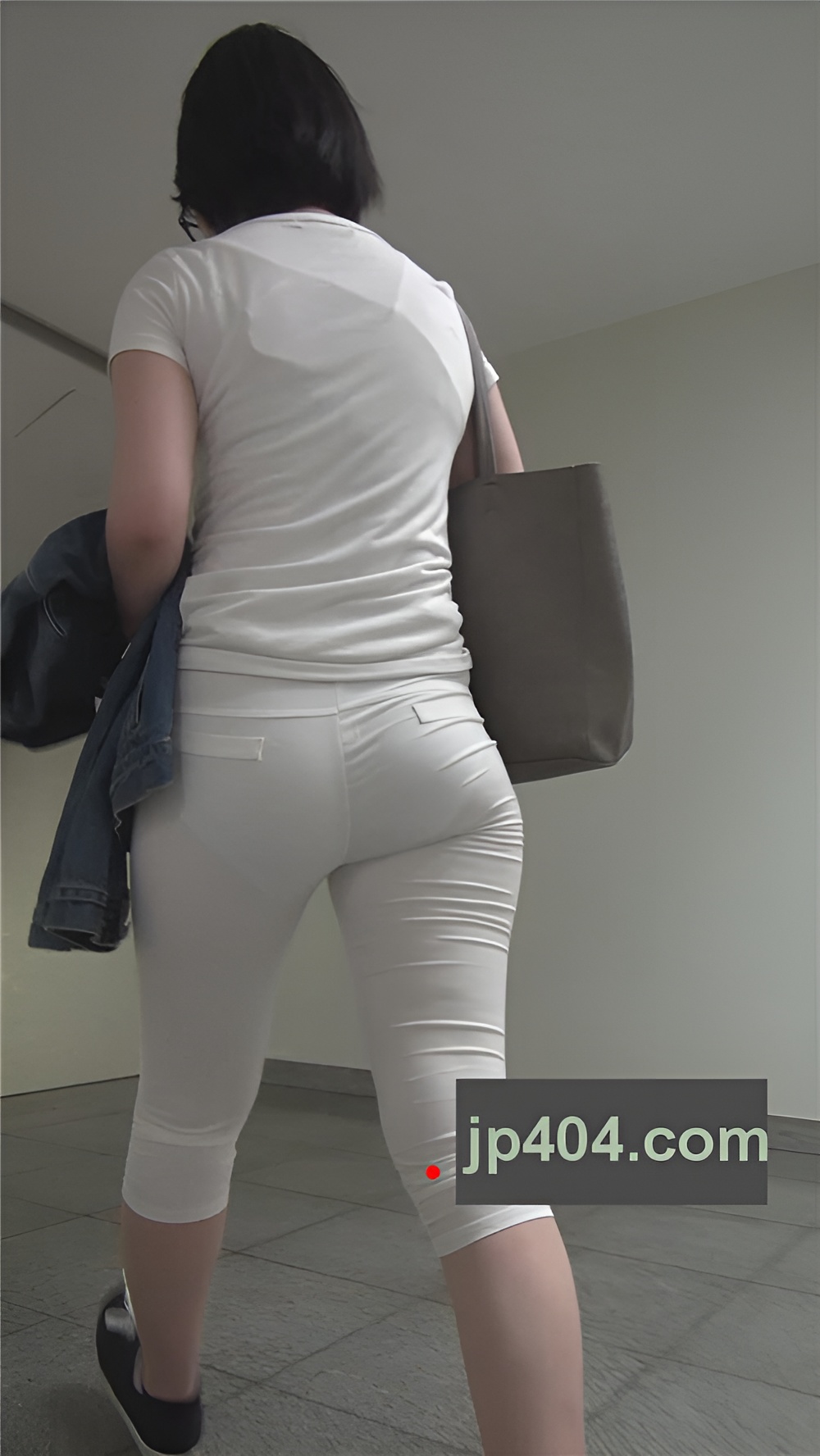 白色紧身饱满妹子[1G/MP4]