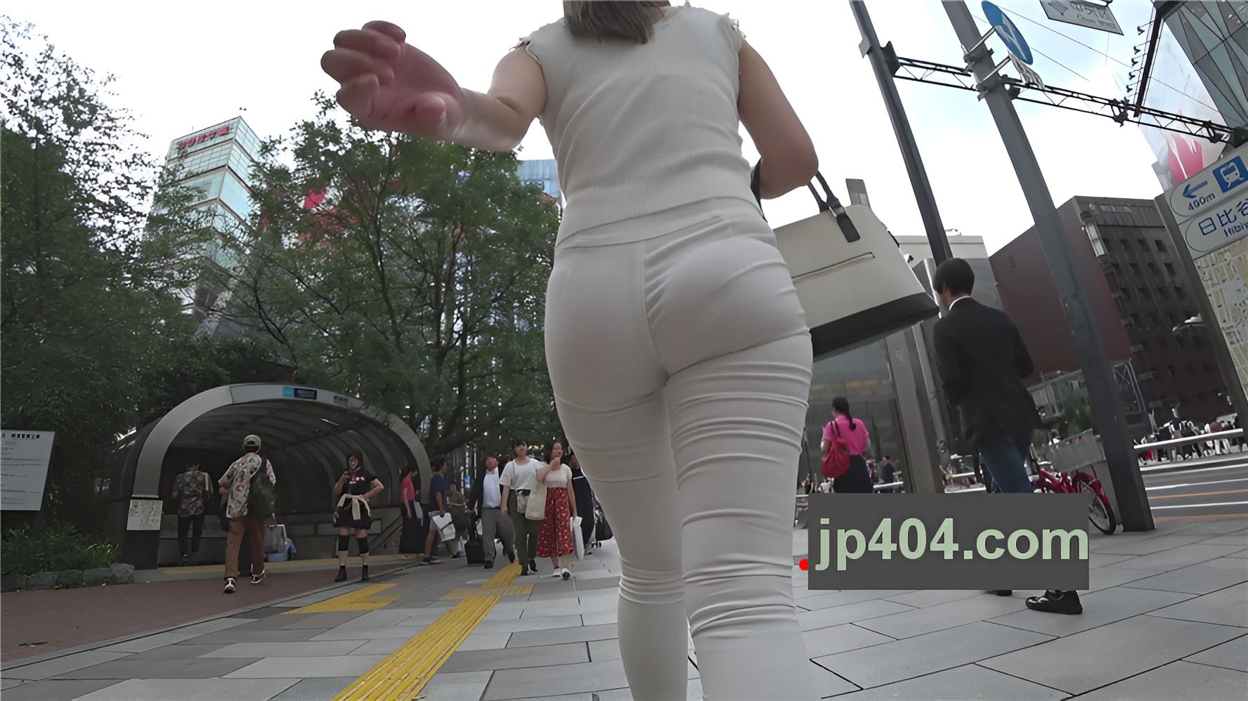 紧身白裤妹子[1.44G/MP4]