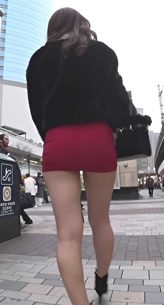 红色包臀紧身短裙[1.37G/MP4]