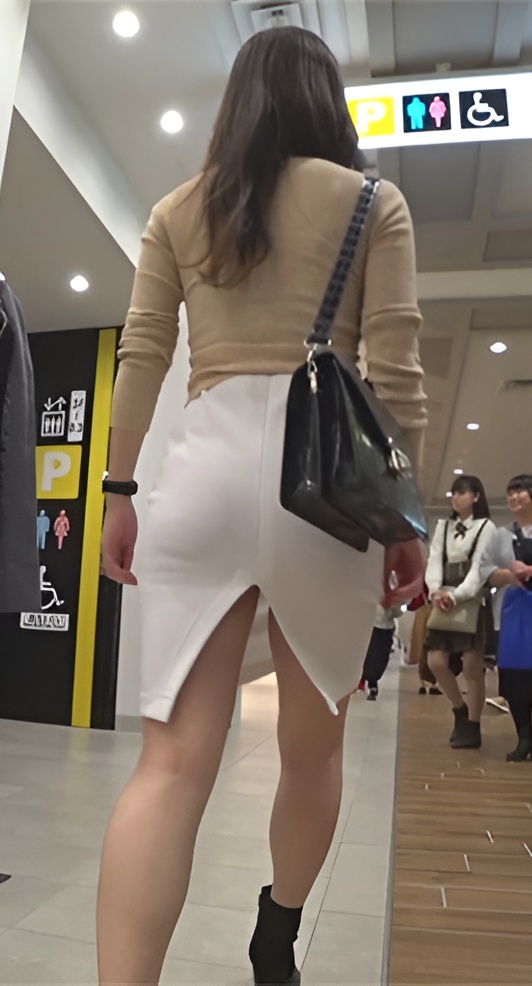商场后开叉白色包屯裙OL[1.06G/MP4]