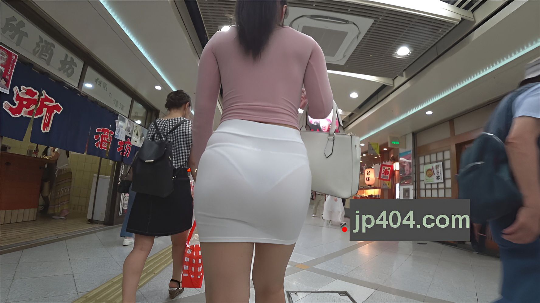 白色包臀裙美女[1.43G/MP4]