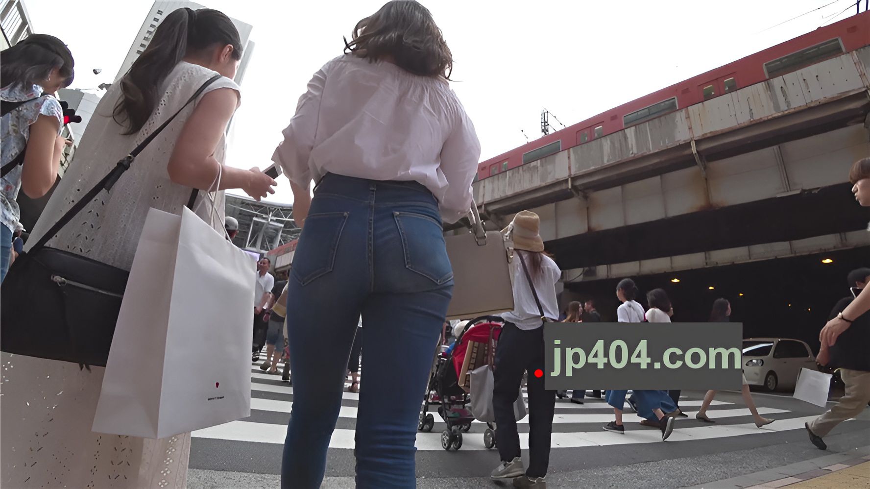 紧身牛仔裤小姐姐[889M/MP4]