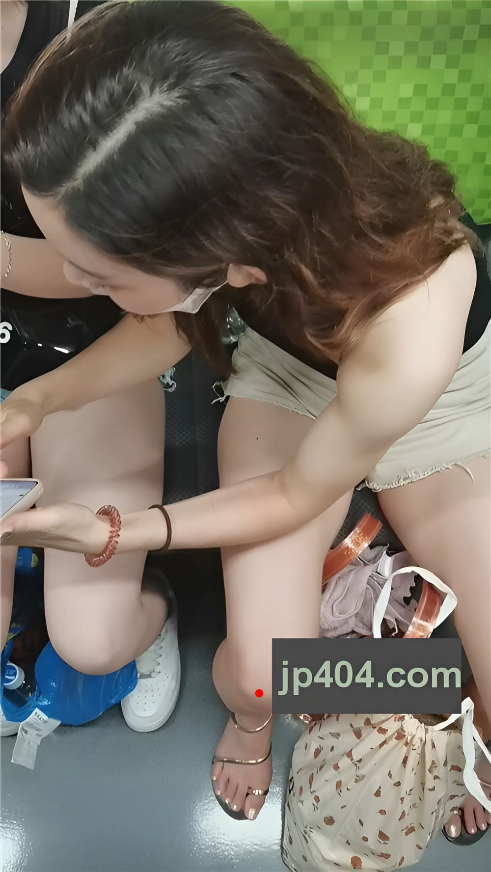 极品身材牛仔热裤长腿妹子[543M/MP4]