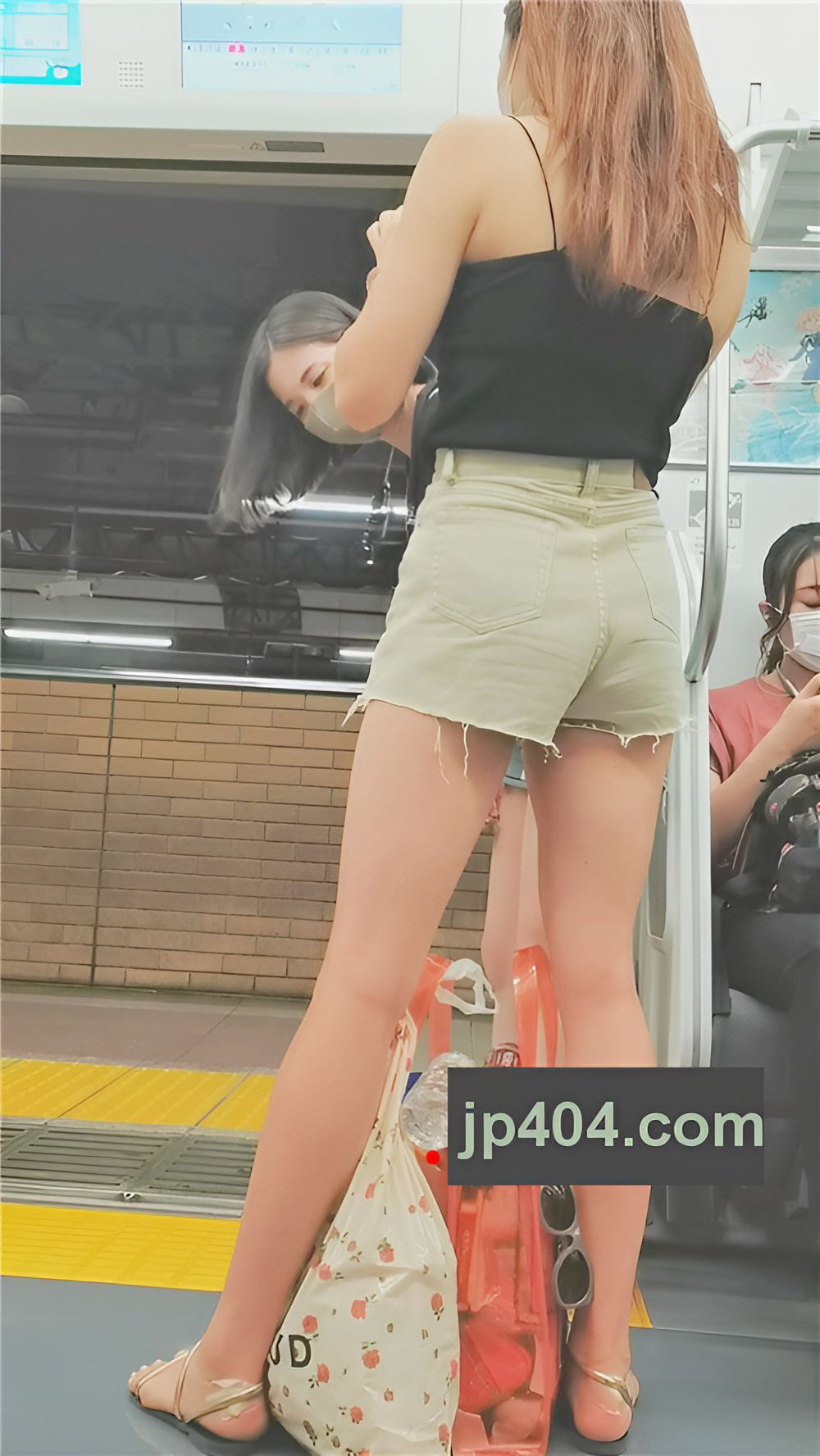 极品身材牛仔热裤长腿妹子[543M/MP4]