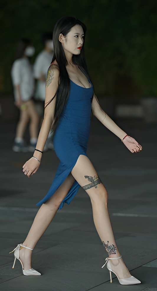 蓝色吊带长裙美女【套图+视频】 蓝色吊带长裙美女【套图+视频】