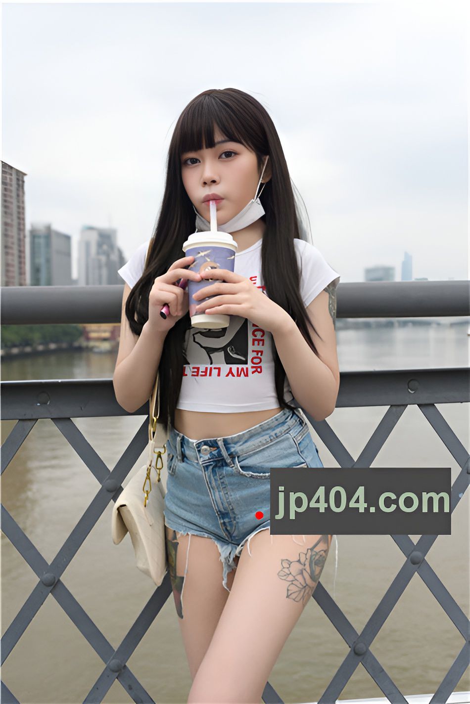 长发热裤月牙妹子【套图+视频】