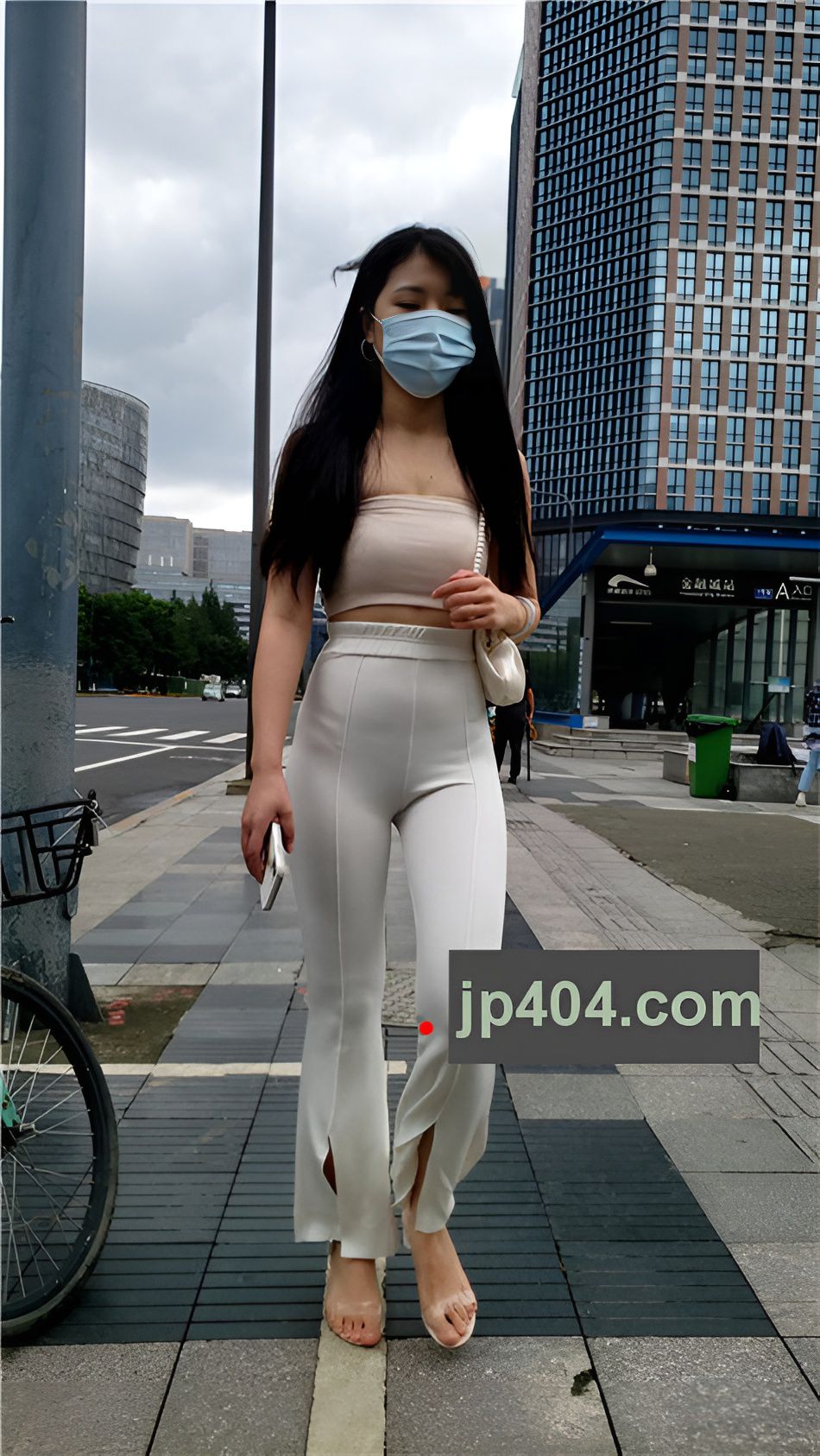 （视频）高腰紧身白裤小姐姐[12.83G/MP4]