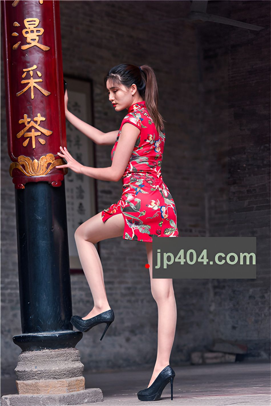 红色旗袍美女 【套图+视频】