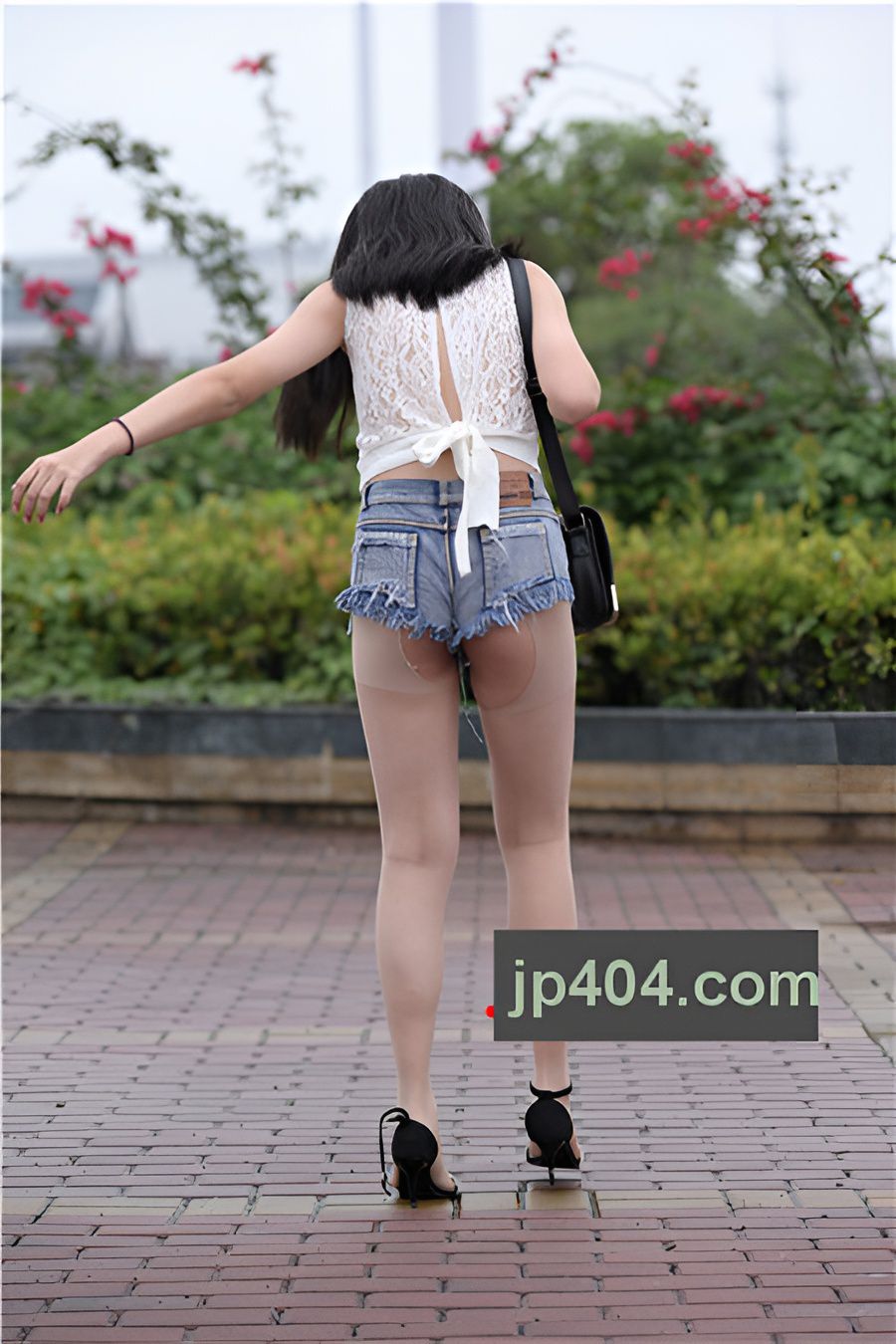 热裤牛仔小姐姐【套图+视频】