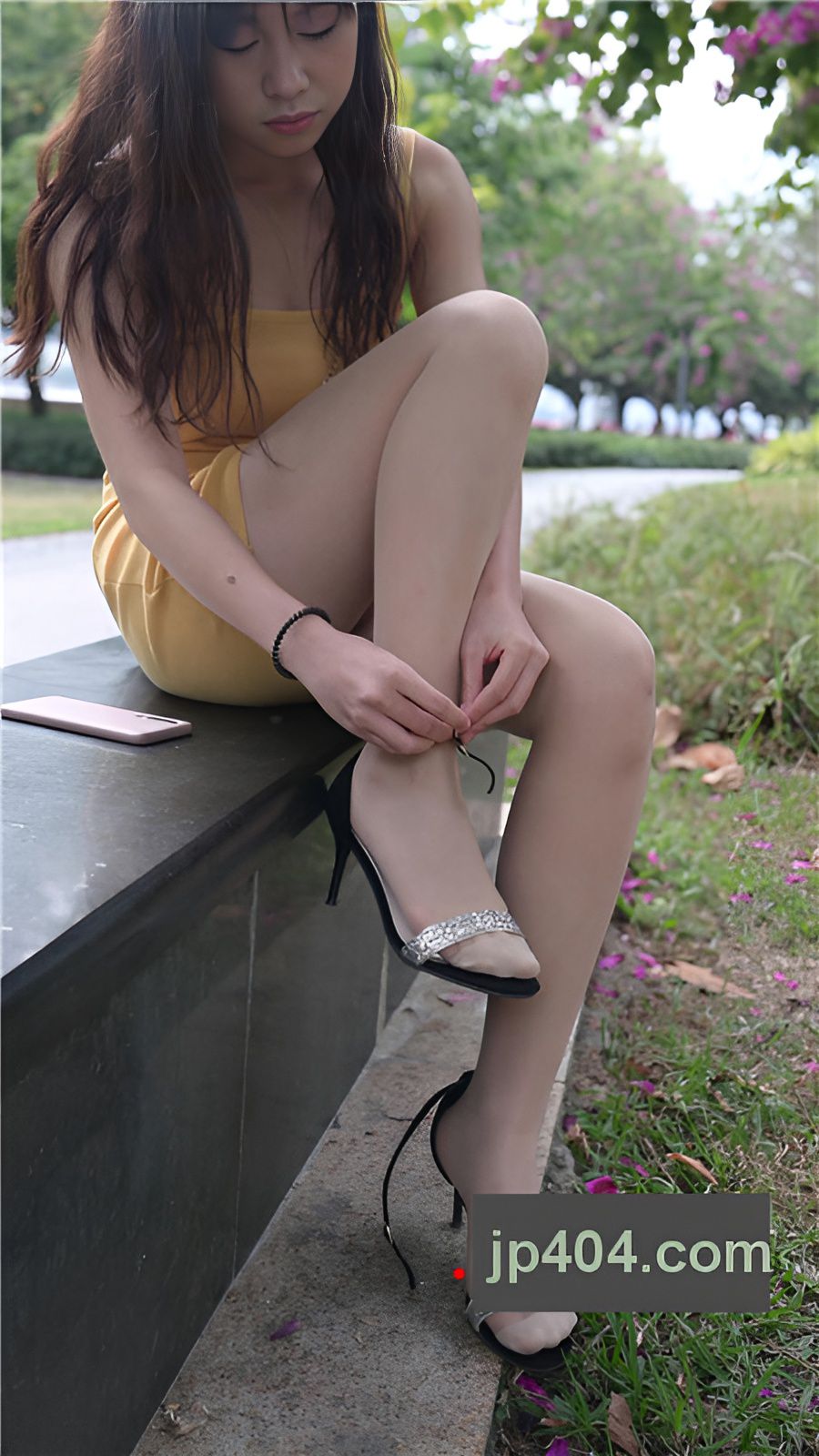 （视频）黄裙吊带小姐姐[3.33G/MP4]