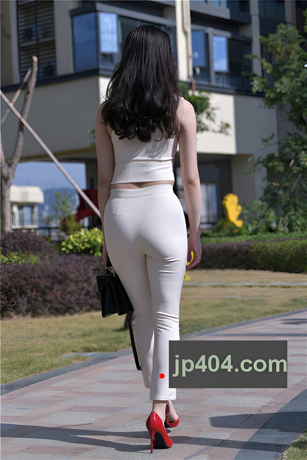 丰腴白色紧身裤美女(280P)[6.9GB/JPG]