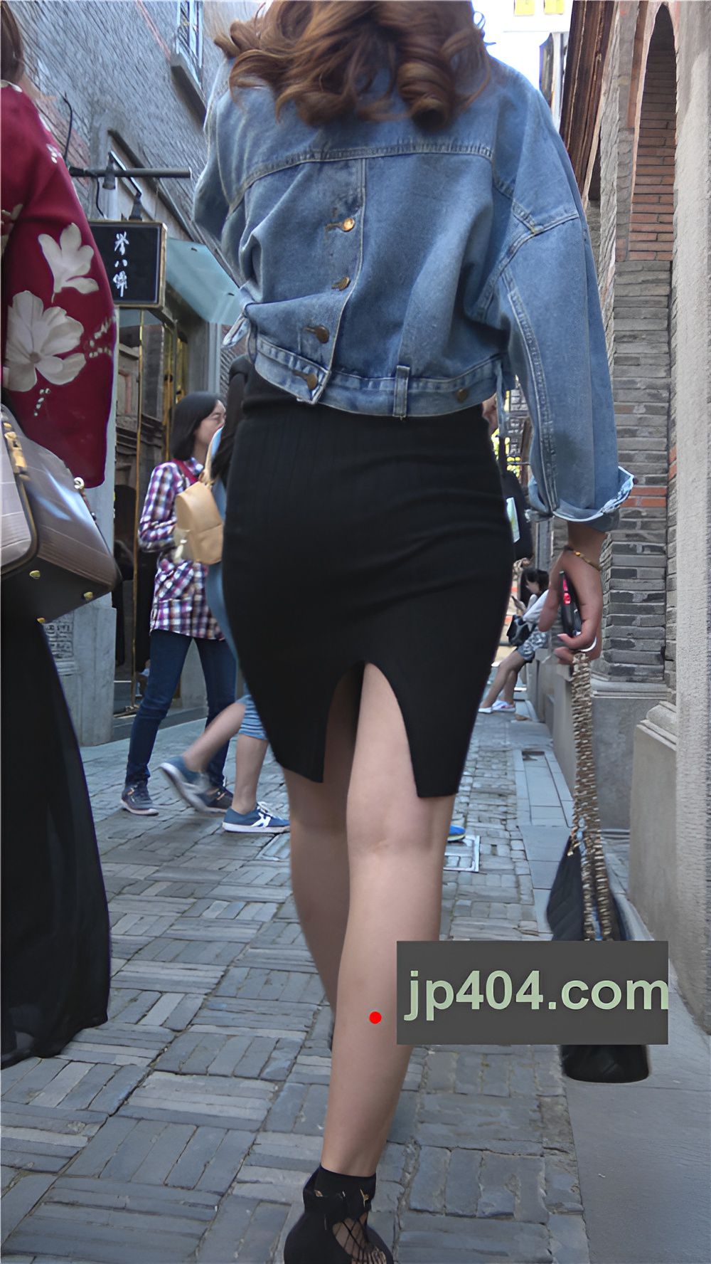 黑色开叉包臀裙小姐姐[1.26G/MP4]