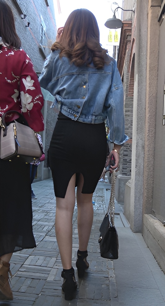 黑色开叉包臀裙小姐姐[1.26G/MP4]