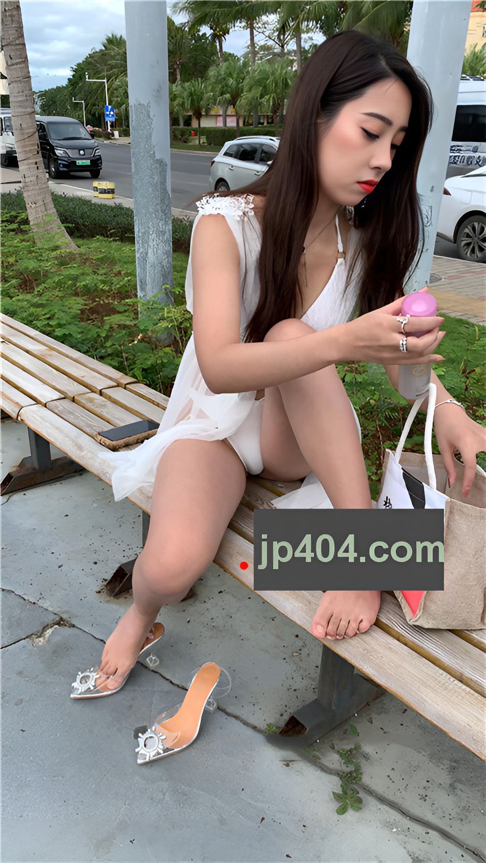 （视频）白色比基尼女孩 [8.97G/MP4]