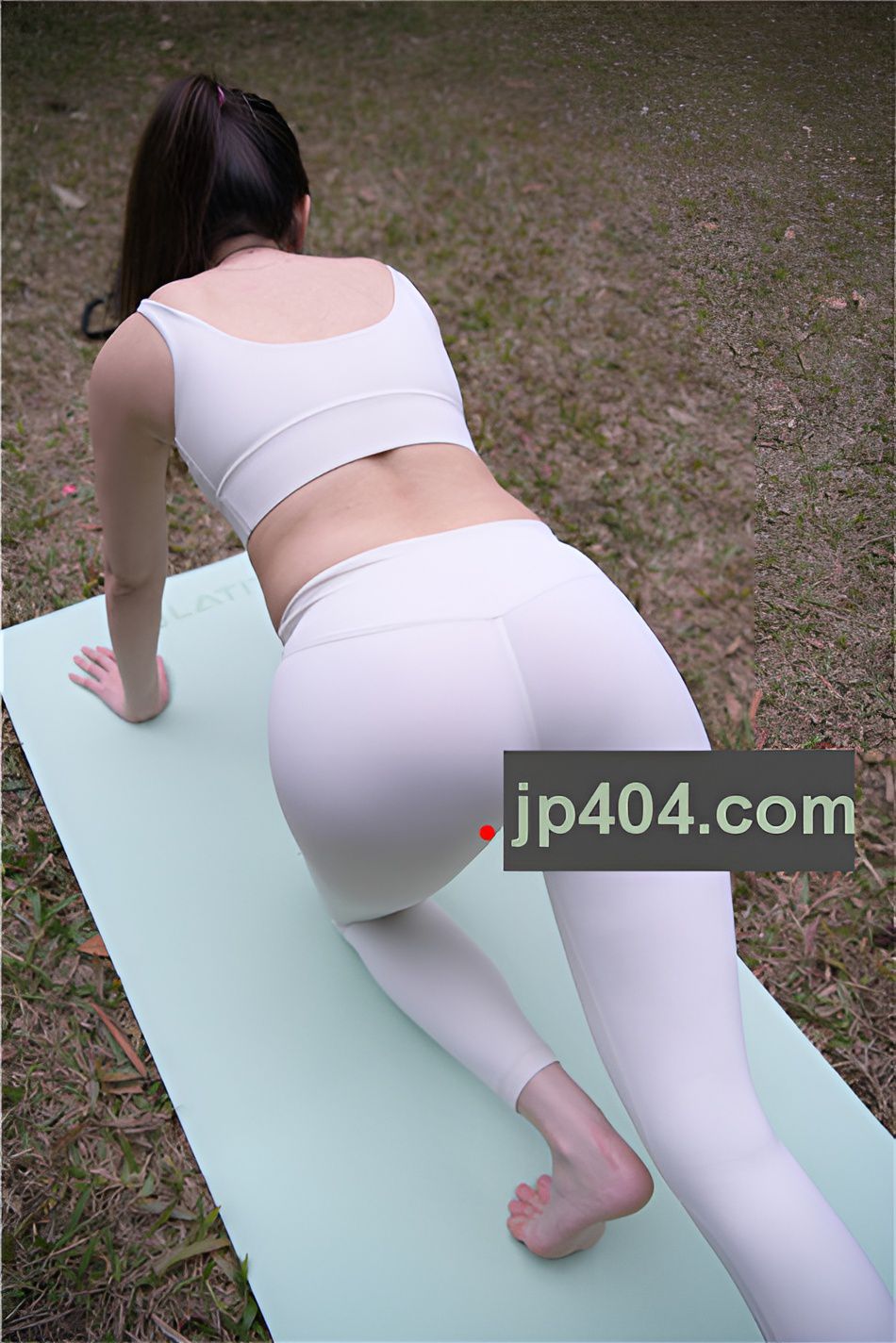 （套图二）白色瑜伽裤美女(420P)[11.7G/JPG]