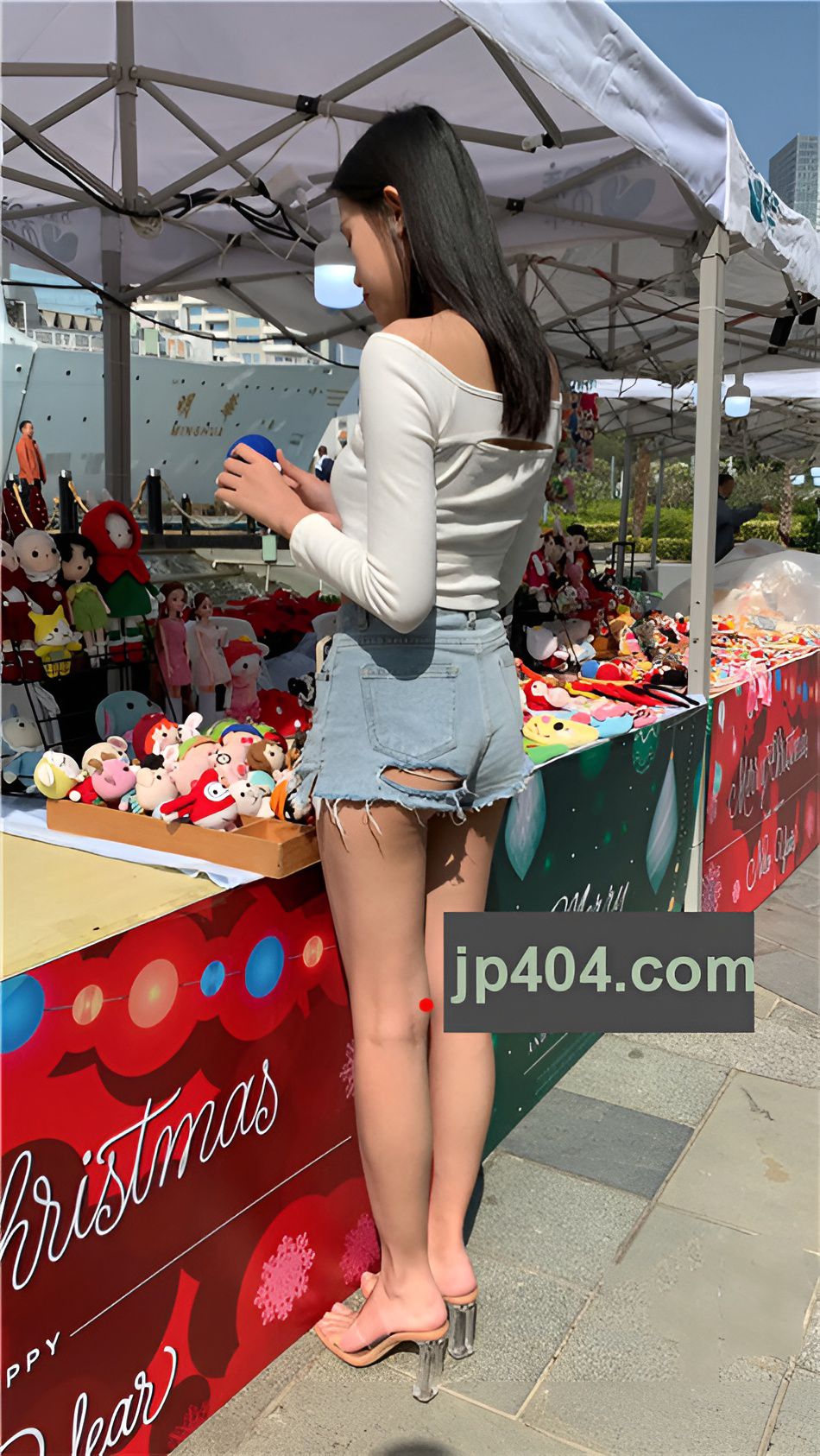 （视频）美腿热裤女孩[12.3G/MP4]