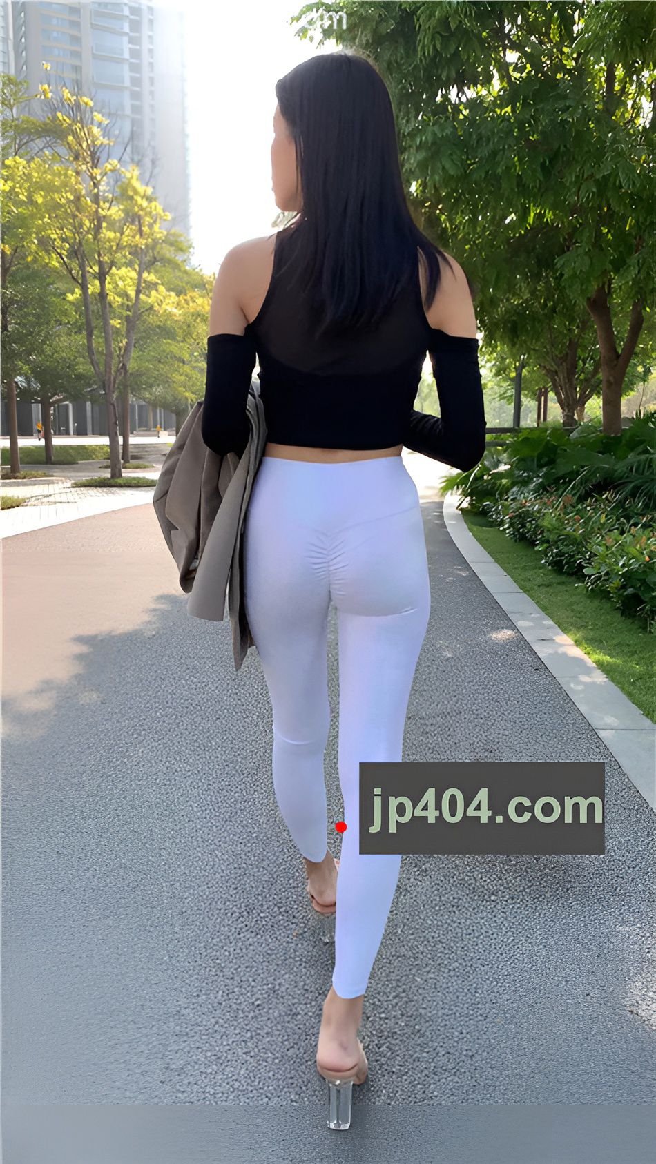 （视频）紧身白裤女孩[9.7G/MP4]