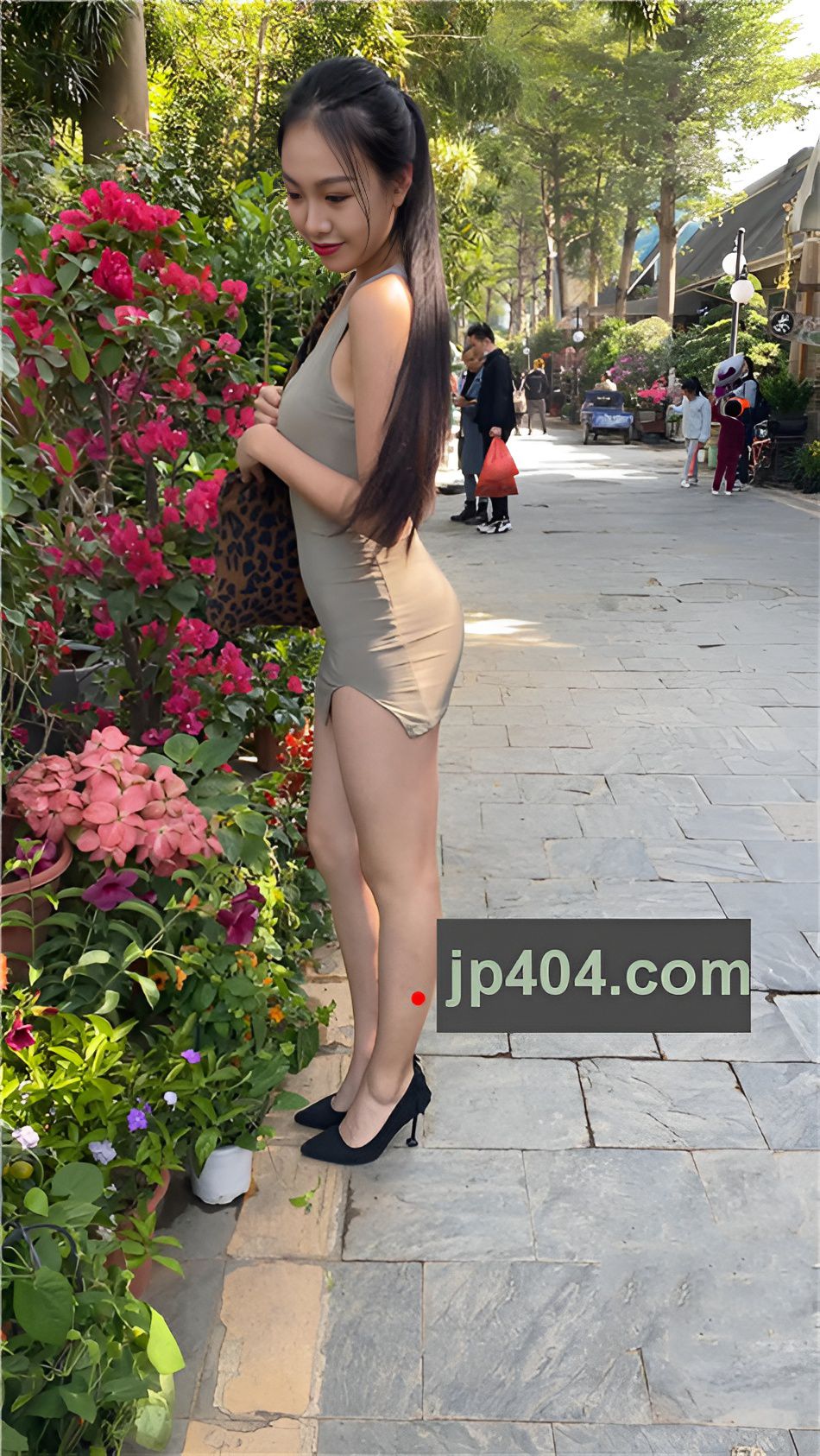 （视频）灰色包臀短裙美腿美女[9.37G/MP4]