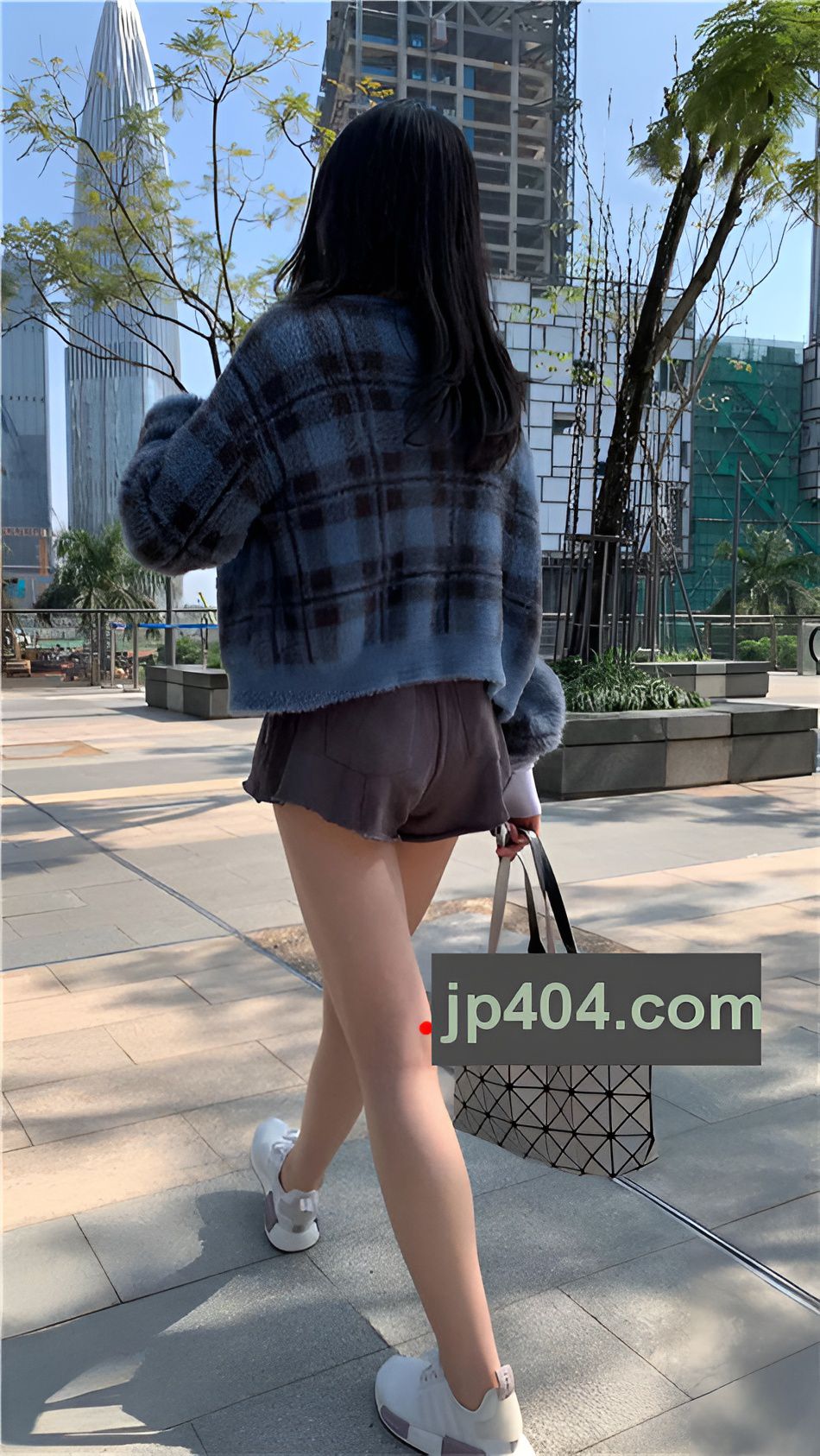 （视频）灰色热裤长腿美女[6.81G/MP4]