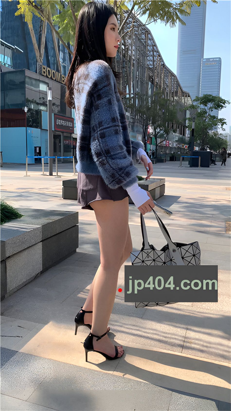 （视频）灰色热裤长腿美女[6.81G/MP4]