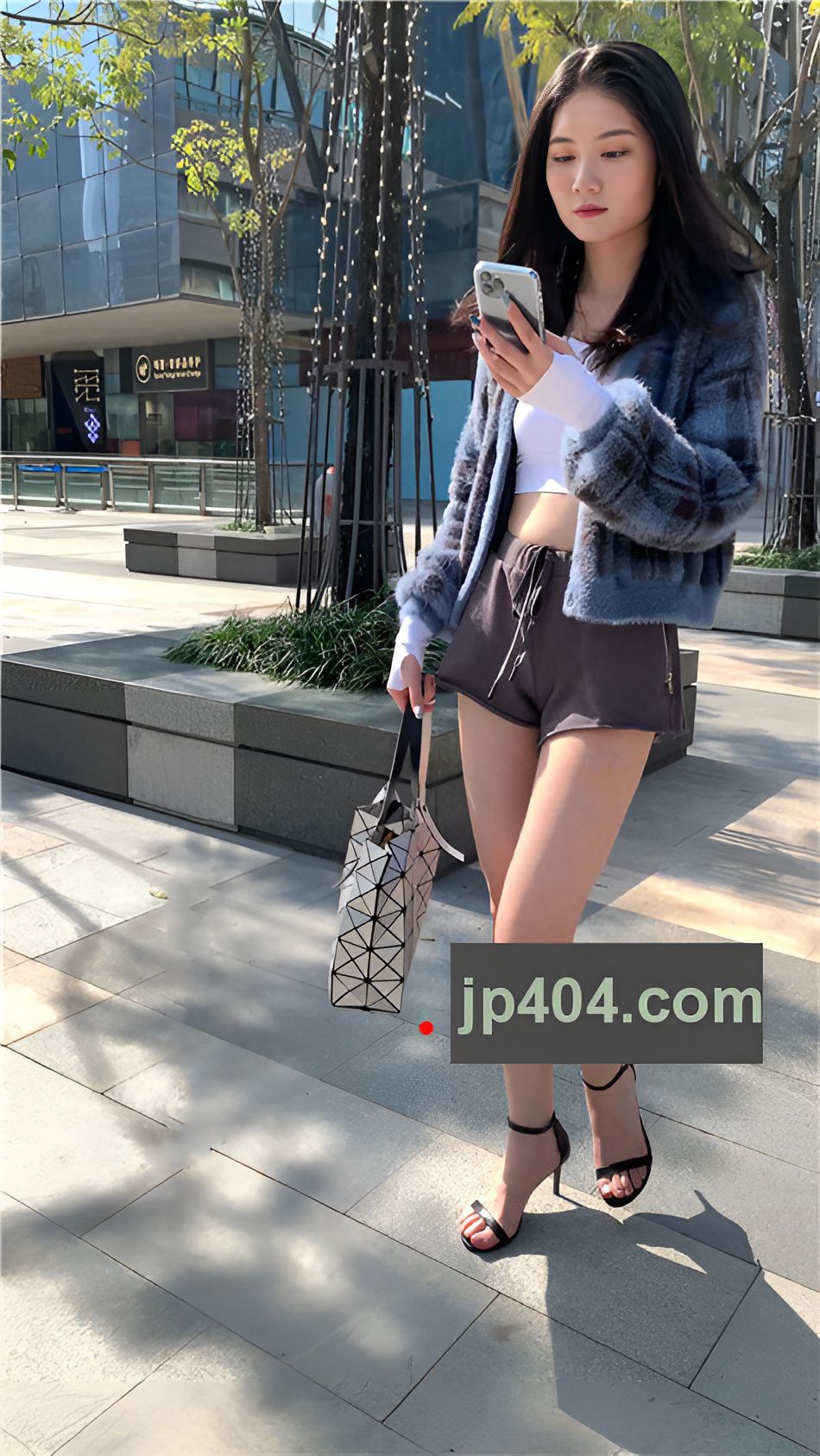 （视频）灰色热裤长腿美女[6.81G/MP4]