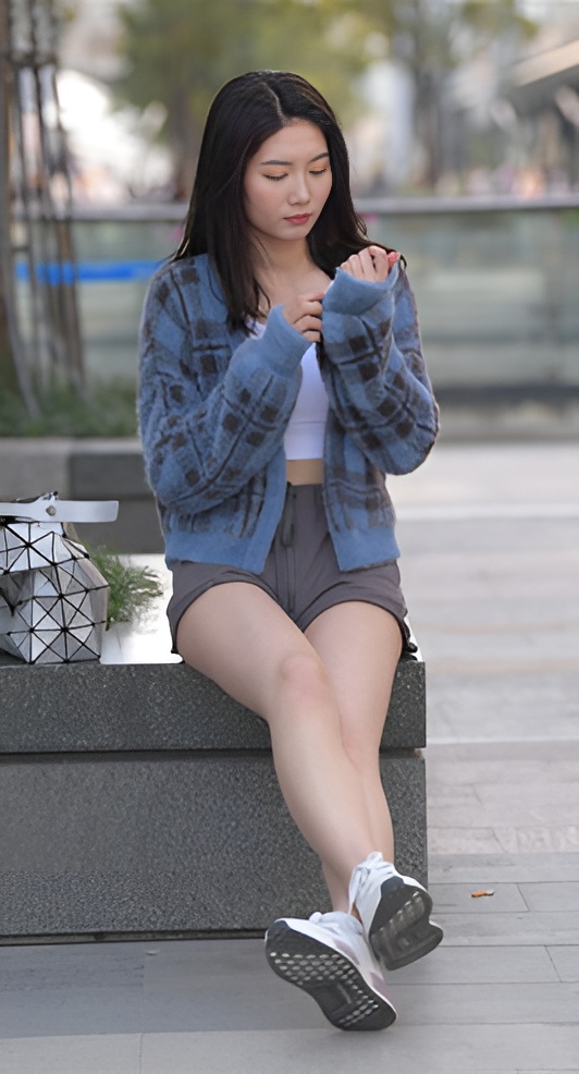 （视频）灰色热裤长腿美女[6.81G/MP4]