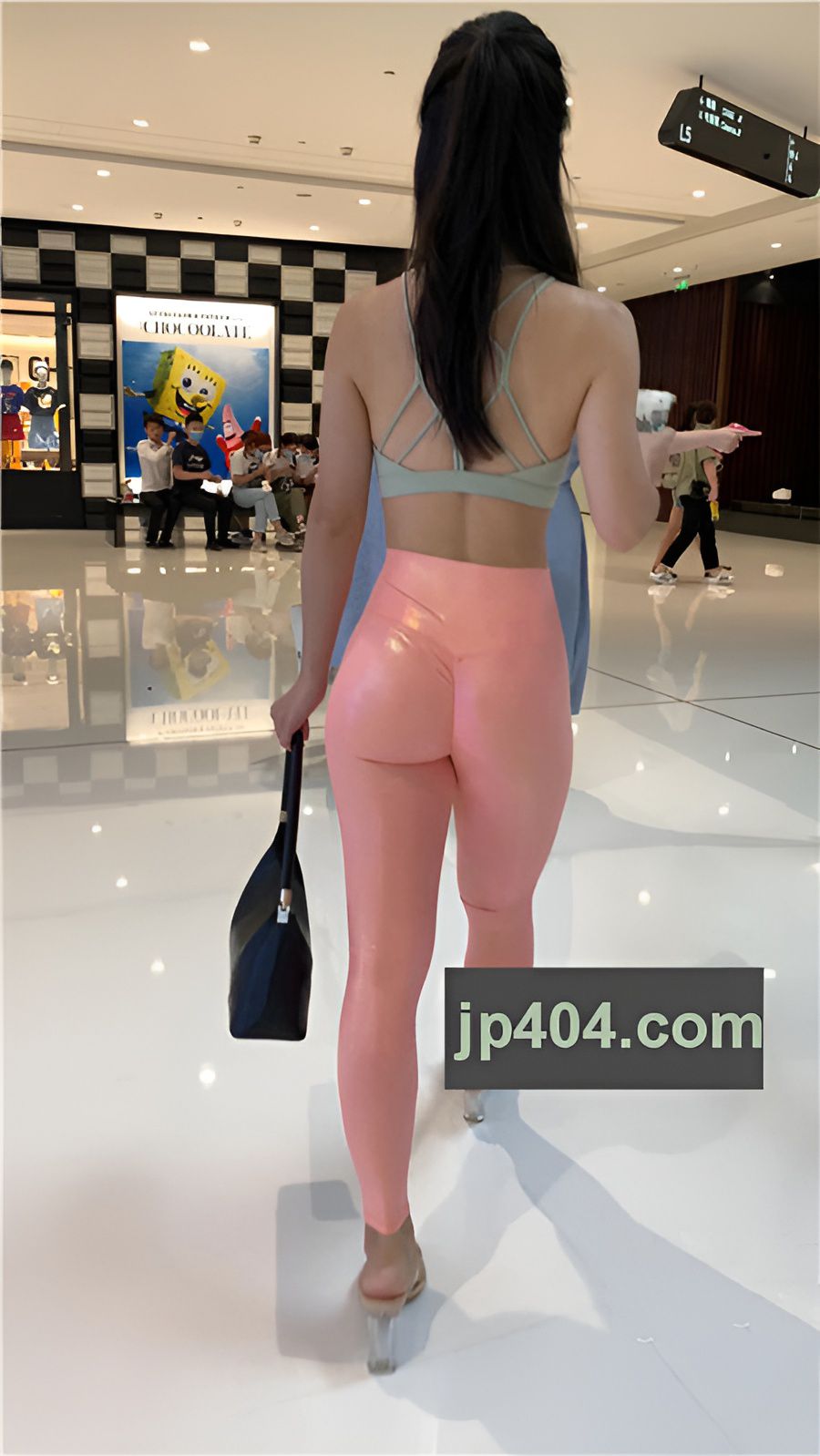 （视频）珍珠粉亮光紧身瑜伽裤小姐姐[7.15G/MP4]