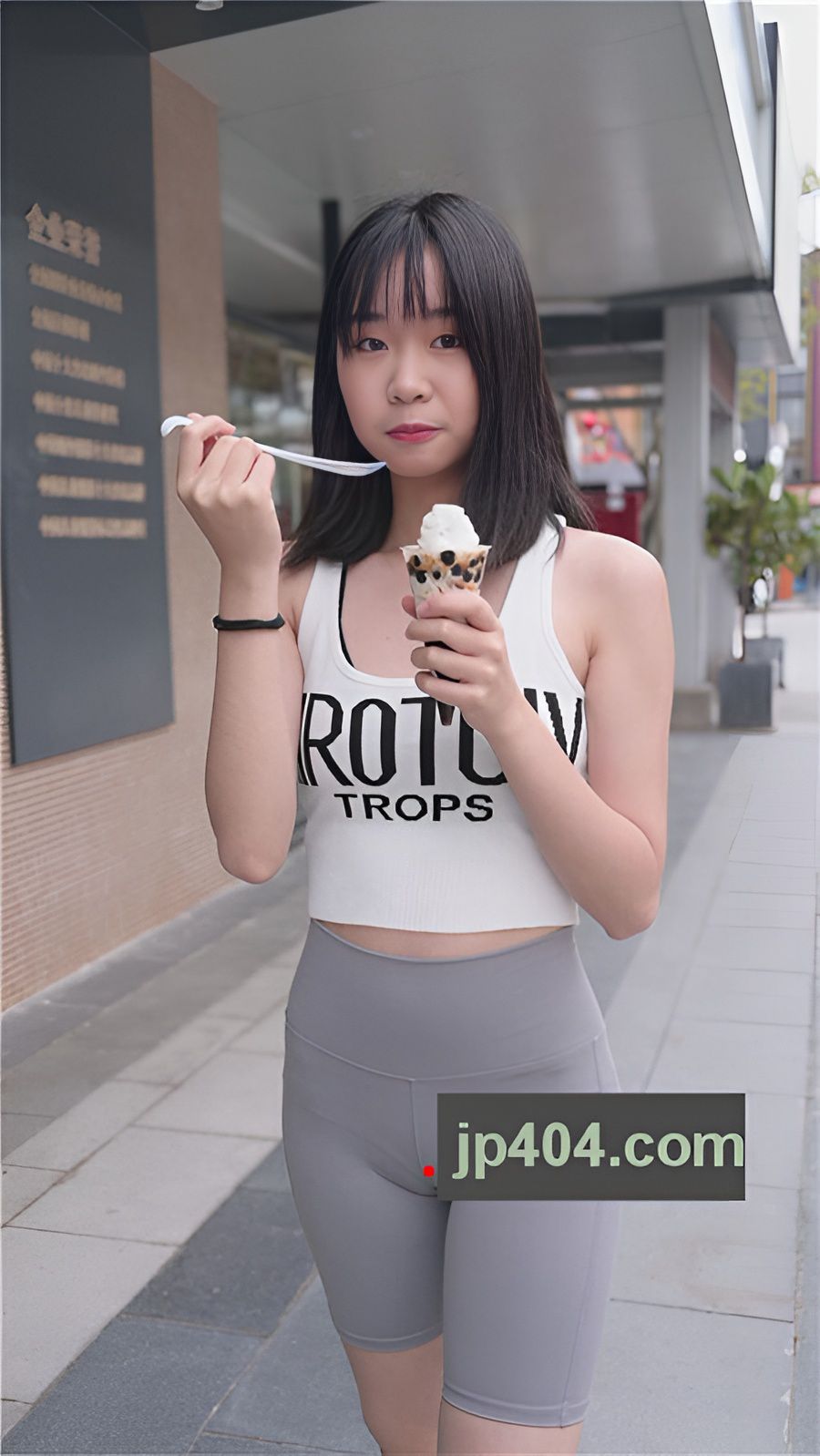 （视频）灰色紧身瑜伽裤MM[6.17G/MP4]