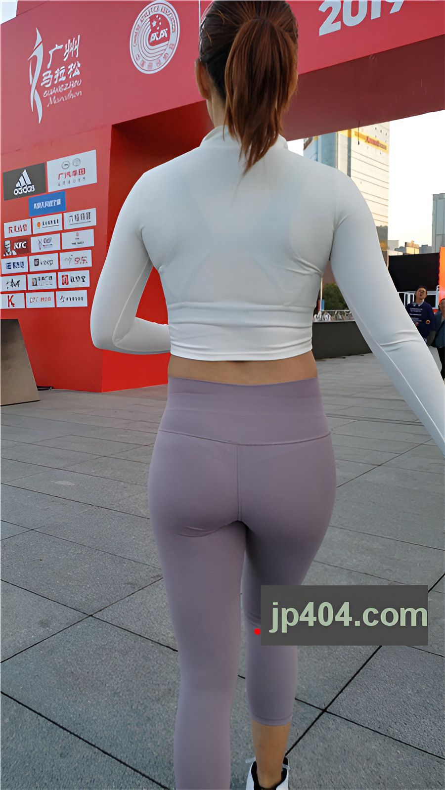 （视频二）搭讪紫色瑜伽裤女士[7.17G/MP4]