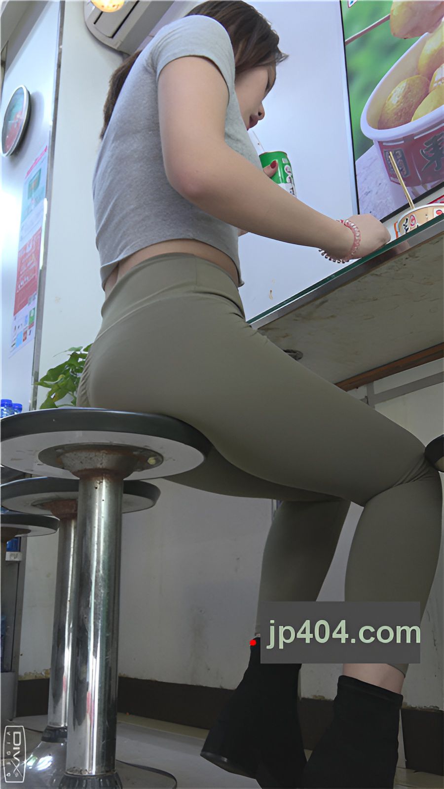 （视频二）紧身裤小姐姐[3.25G/MP4]