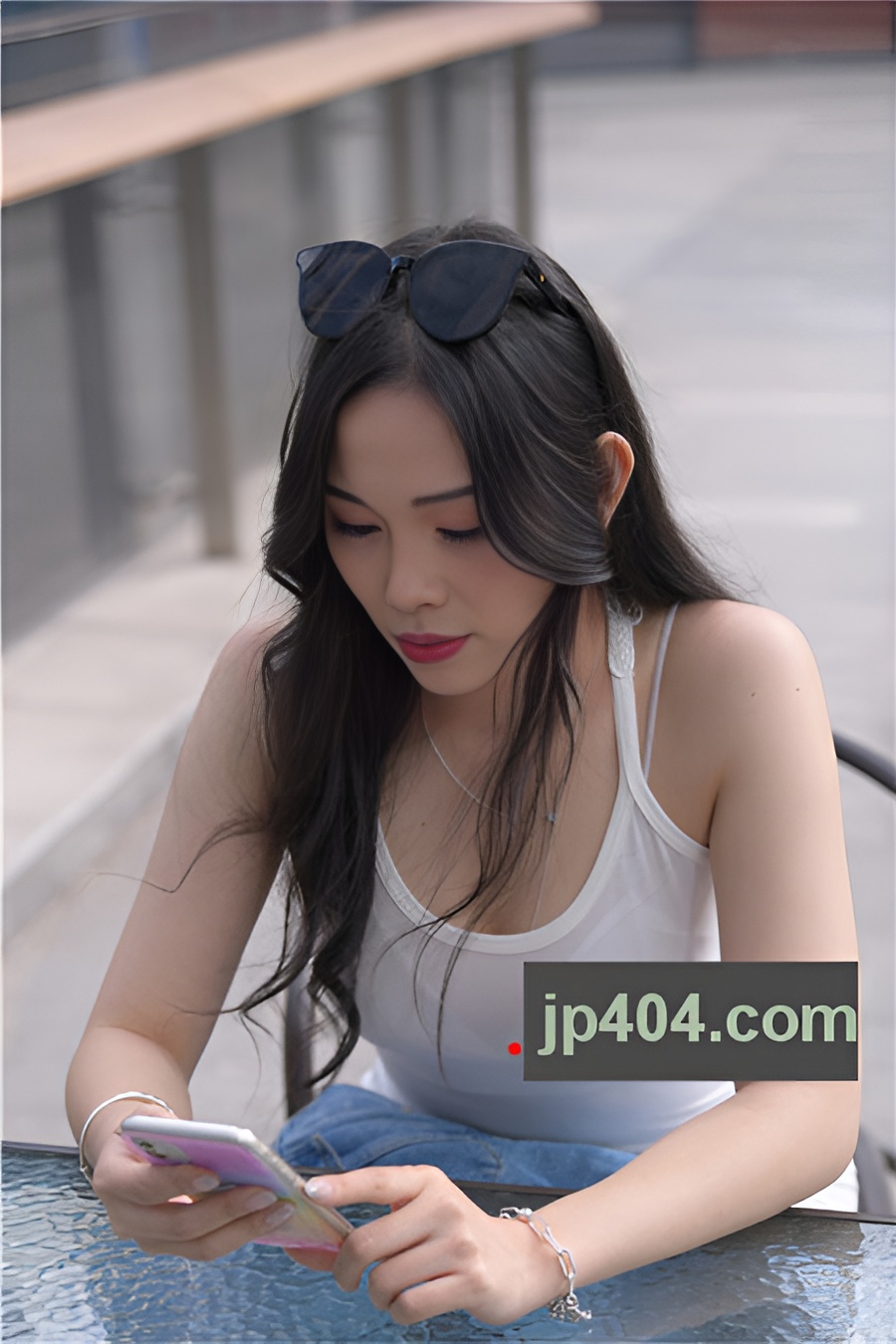 超性感白色包臀裙美女 【套图+视频】