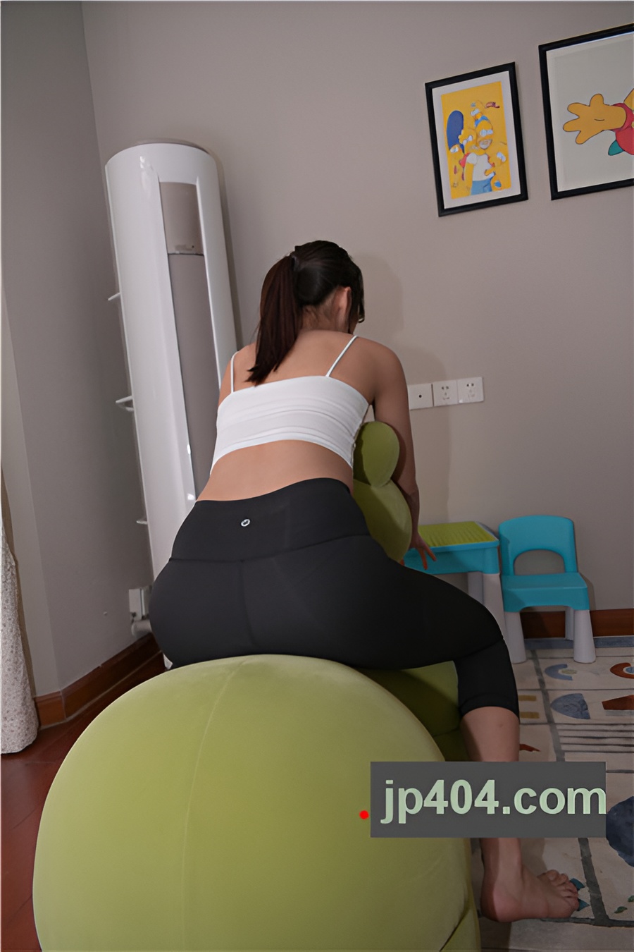 黑色瑜伽裤美女 【套图+视频】