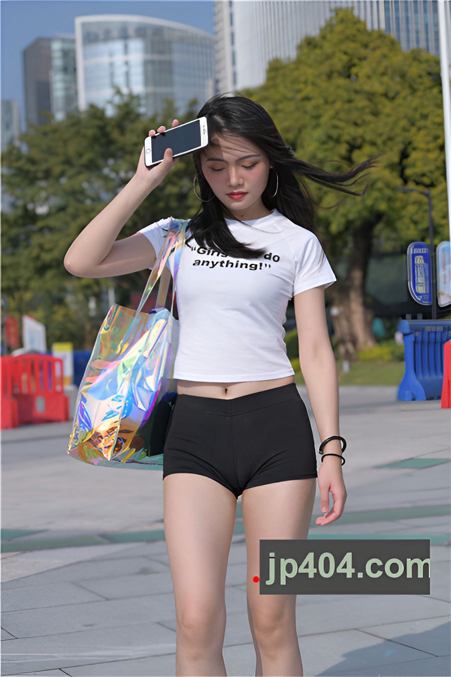 紧身黑色热裤美女 【套图+视频】