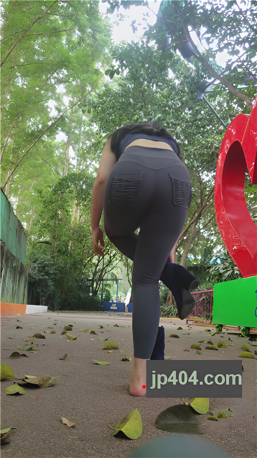 （视频2）丰满的紧身裤美女[13.23G/MP4]