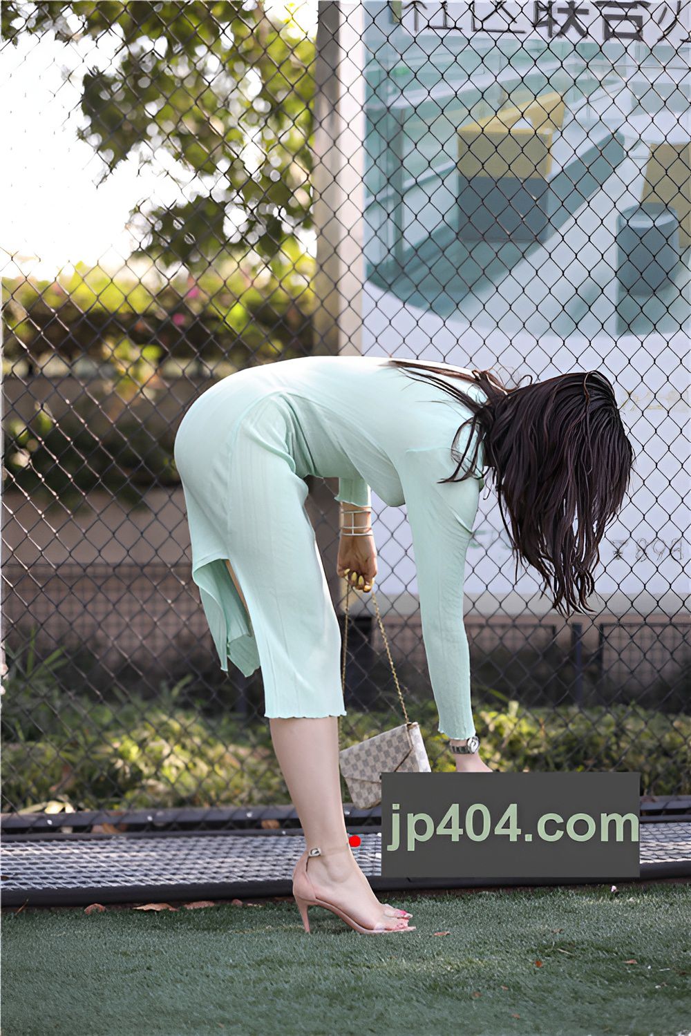 模拍漂亮的绿色连体真空美女【套图+视频】