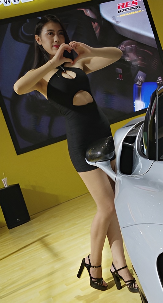 连体黑裙车模小姐姐[791M/MP4]