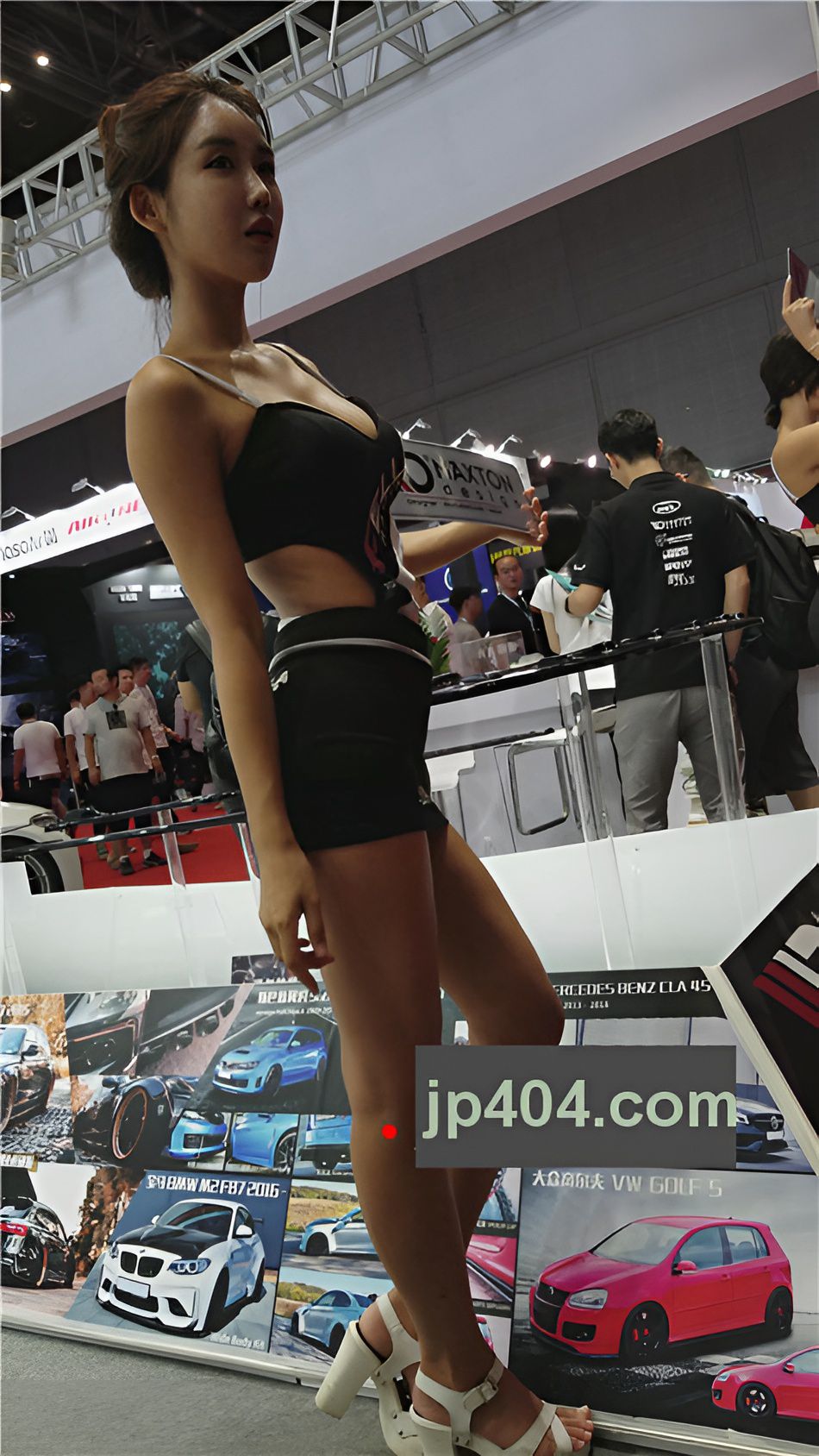 黑裙美模[746M/MP4]