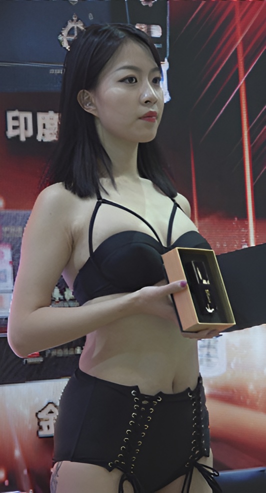 性感的黑色泳装美女[2.24G/MP4]