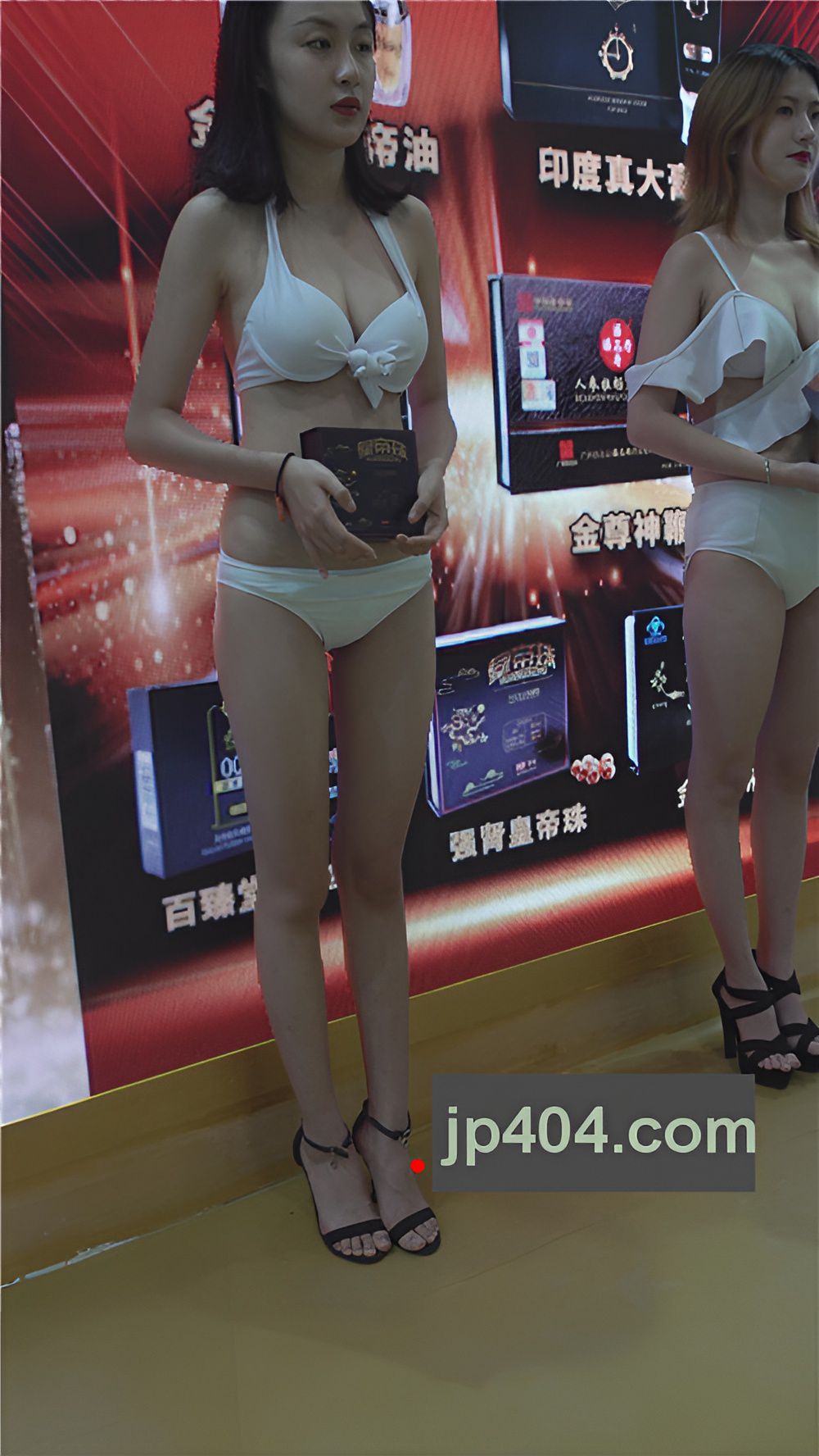 白色比基尼成展美女[1.12G/MP4]