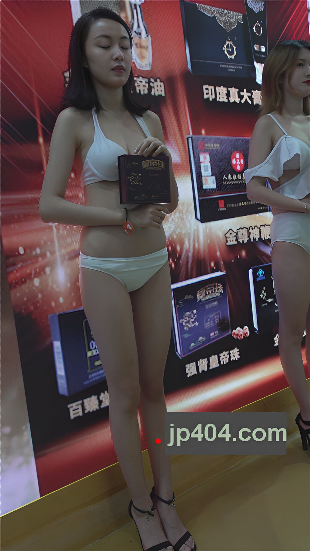 白色比基尼成展美女[1.12G/MP4]