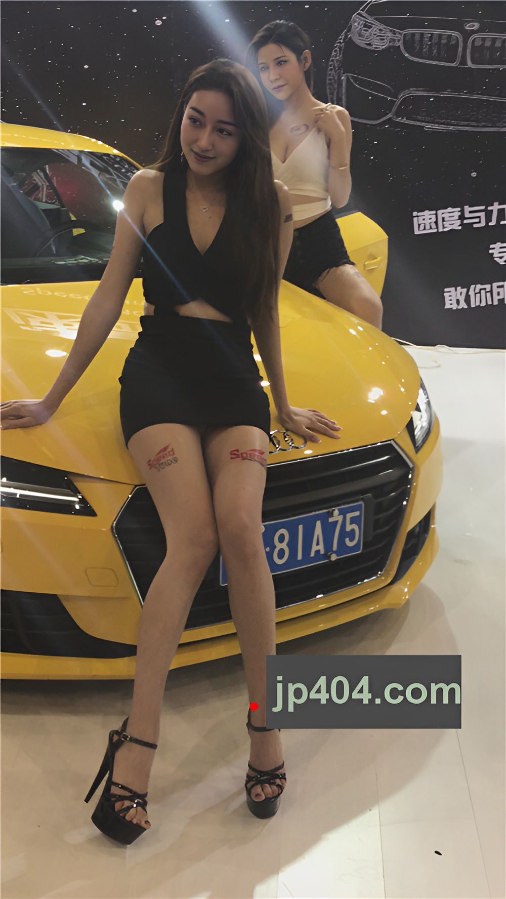 黑裙美腿车模女孩[2.87G/MP4]