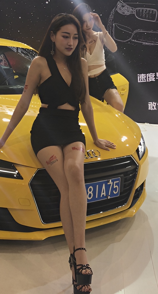 黑裙美腿车模女孩[2.87G/MP4]