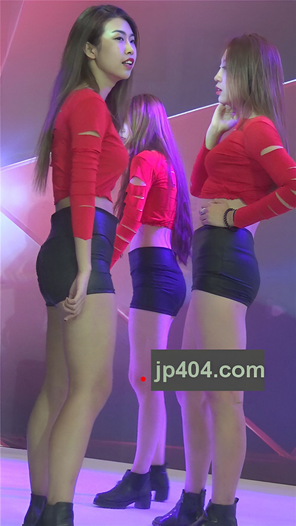 展会上的几个皮裤小姐姐[851M/MP4]