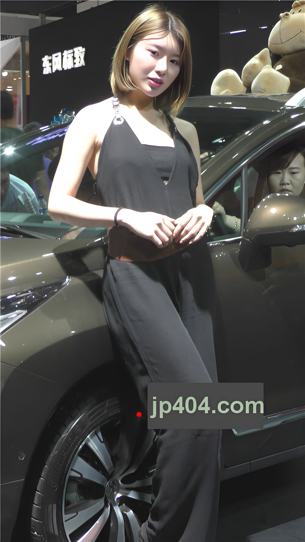 漂亮的短发美女[1.05G/MP4]