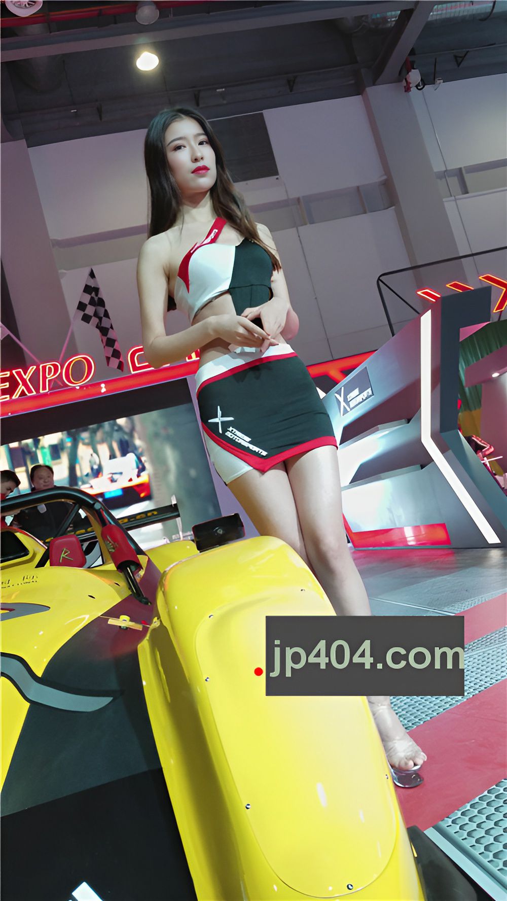 漂亮的包臀长腿美模[400M/MP4]